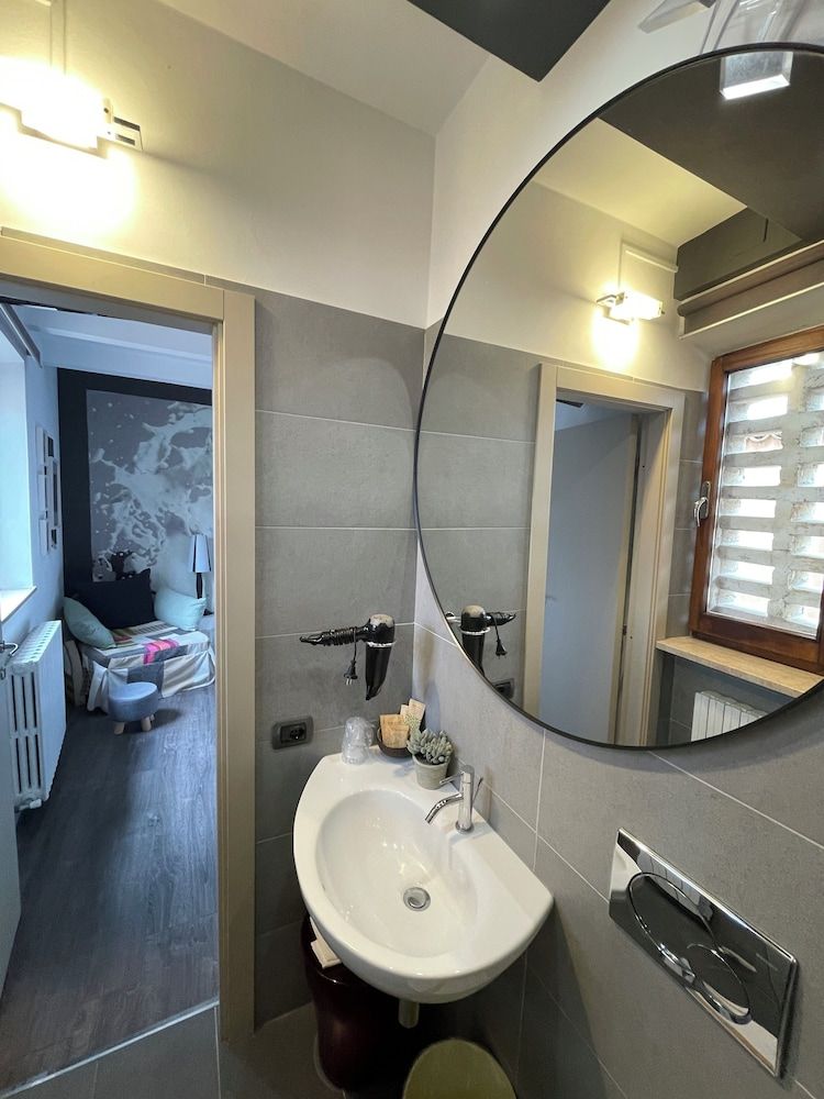 B&B Albornoz Triple Room, City View 7