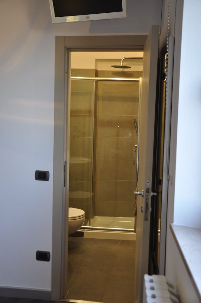 B&B Albornoz Triple Room, City View 9