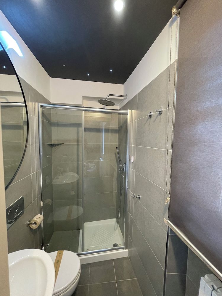 B&B Albornoz Triple Room, City View 11