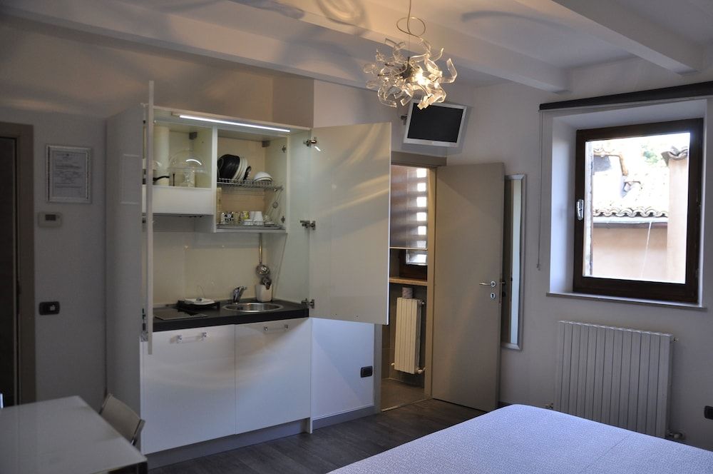 B&B Albornoz Triple Room, City View 15