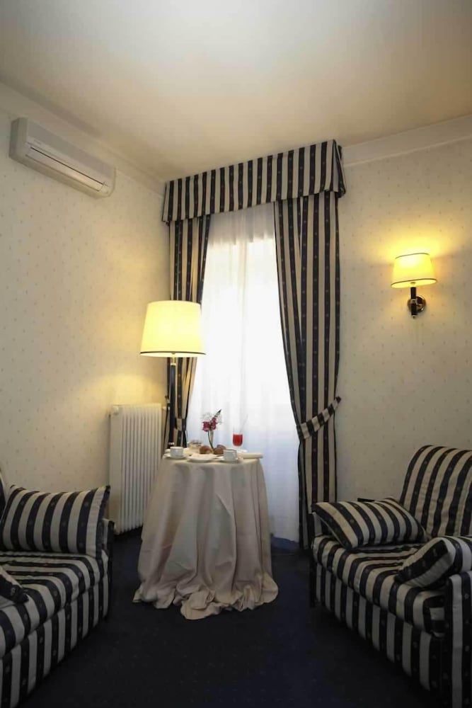 Hotel de Paris Junior Suite 2