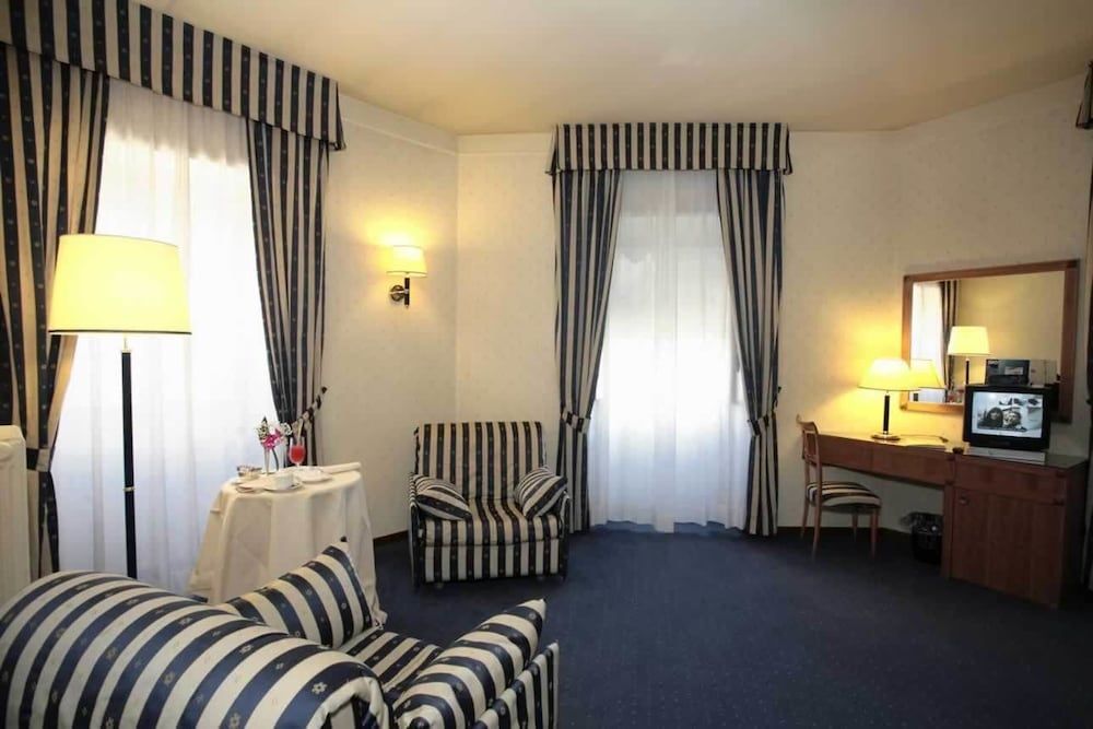 Hotel de Paris Junior Suite 4