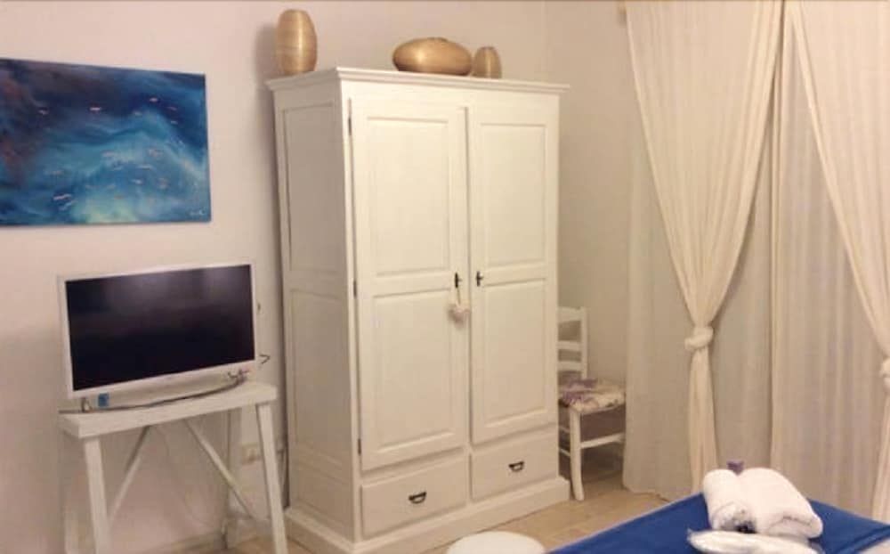 Le Terrazze Luxury Apartment, 2 Bedrooms, Kitchen, Tower 8