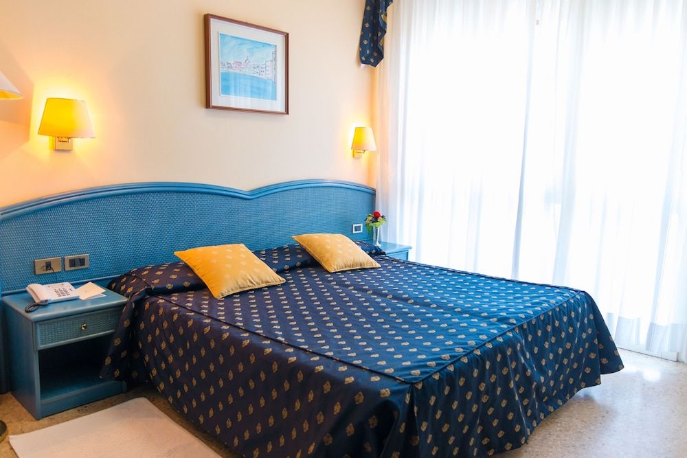 Double or Twin Room, Partial Sea View