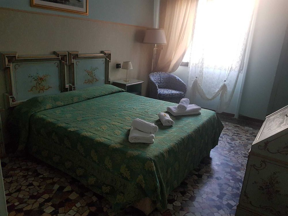 Standard Double Room, Shared Bathroom