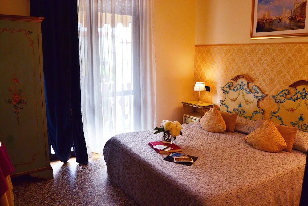 Double Room (Private External Bathroom)