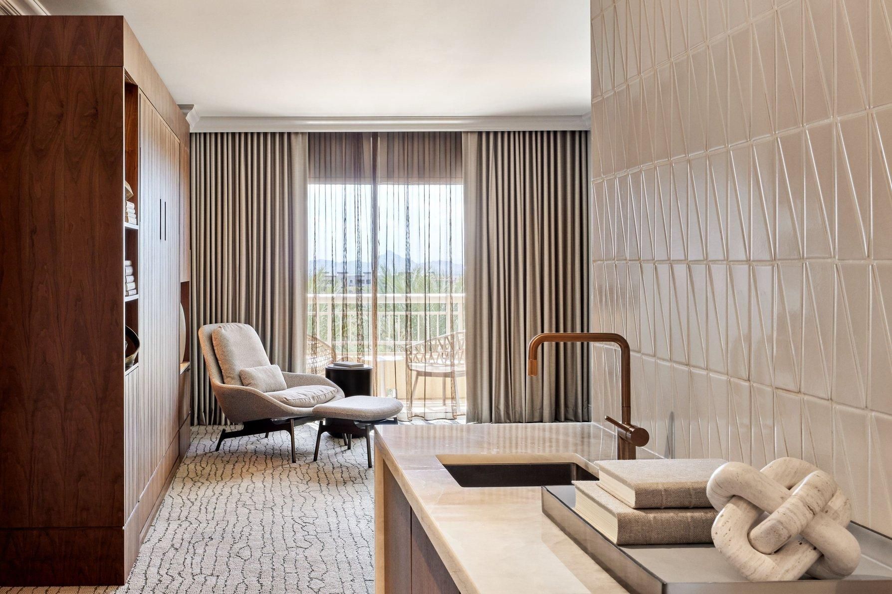 Studio Suite, 1 King Murphy, Sofa Bed