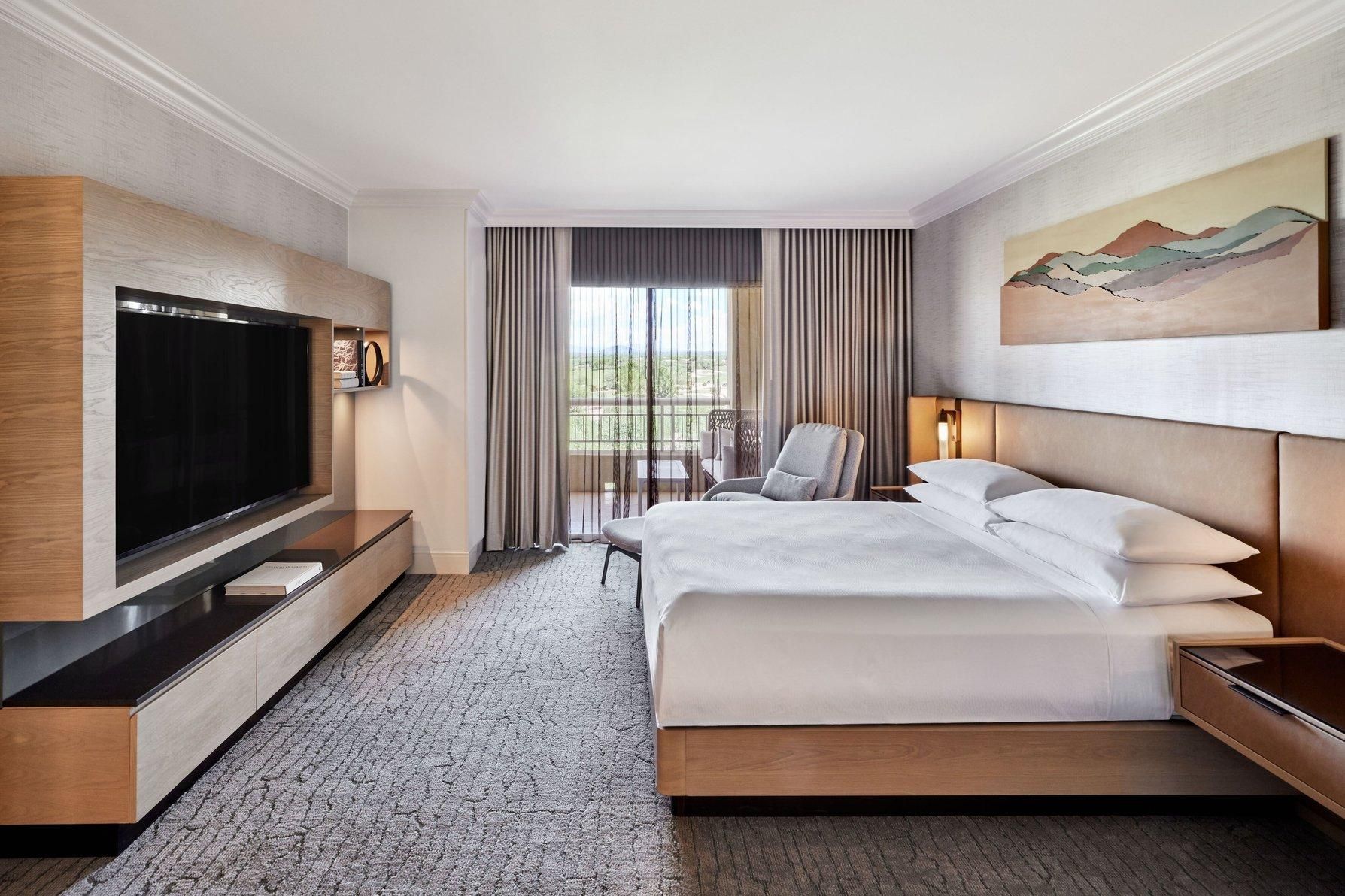 1 Bedroom Suite, 1 King, Sofa bed, Balcony