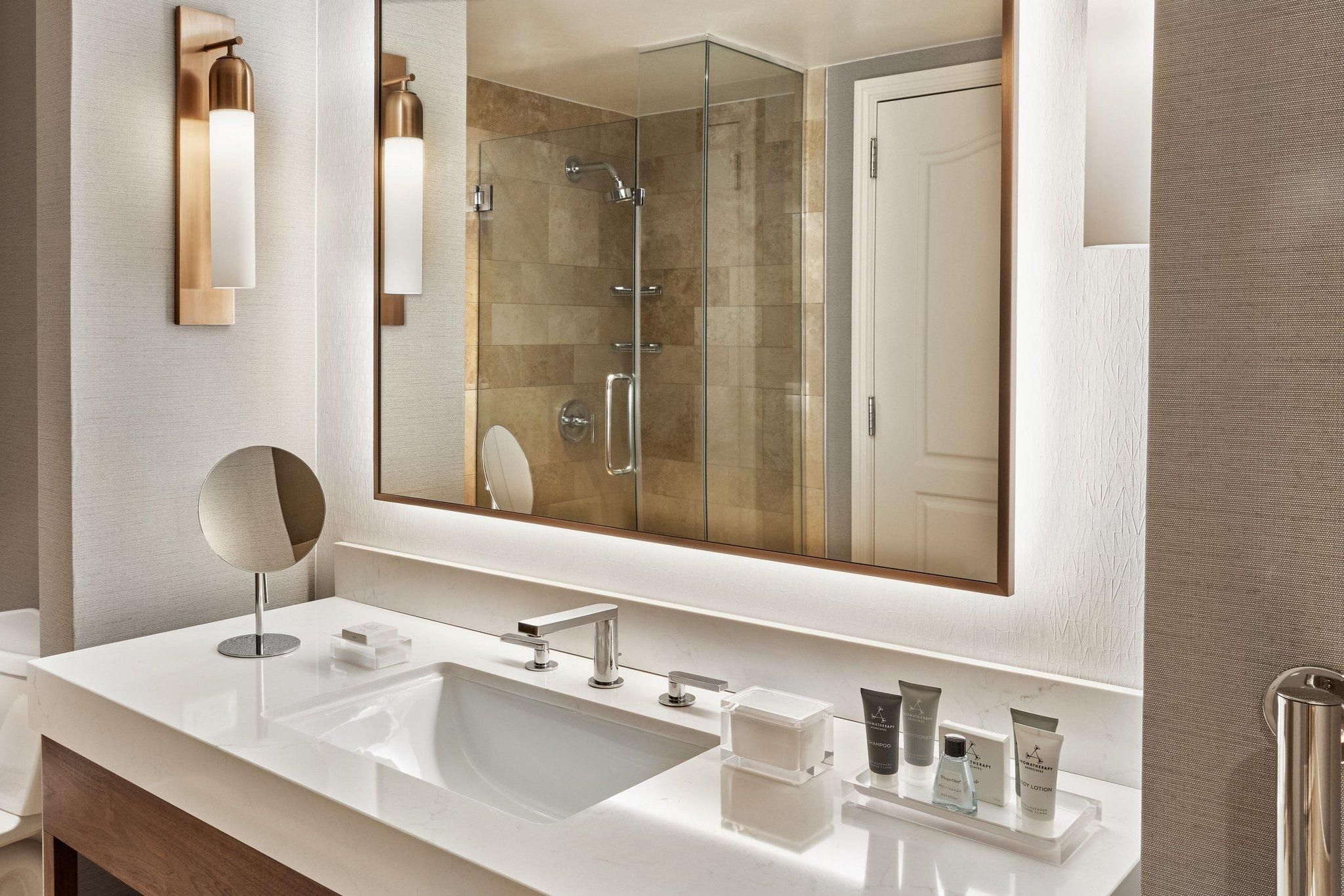 2 Bedroom Suite, 2 Bedroom Suite, Bedroom 1: 1 King, Bedroom 2: 2 Queen, Sofa bed, Mountain view