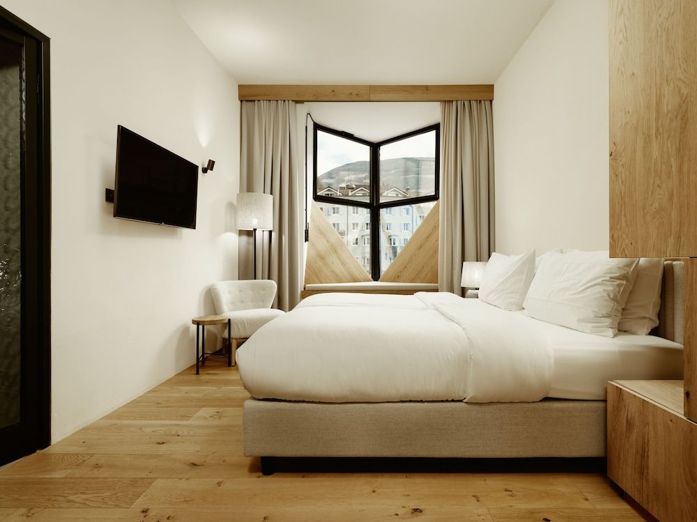 Adler Eye room