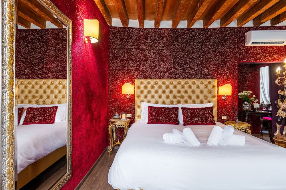 Ca Maria Callas Superior Room, Canal View 4