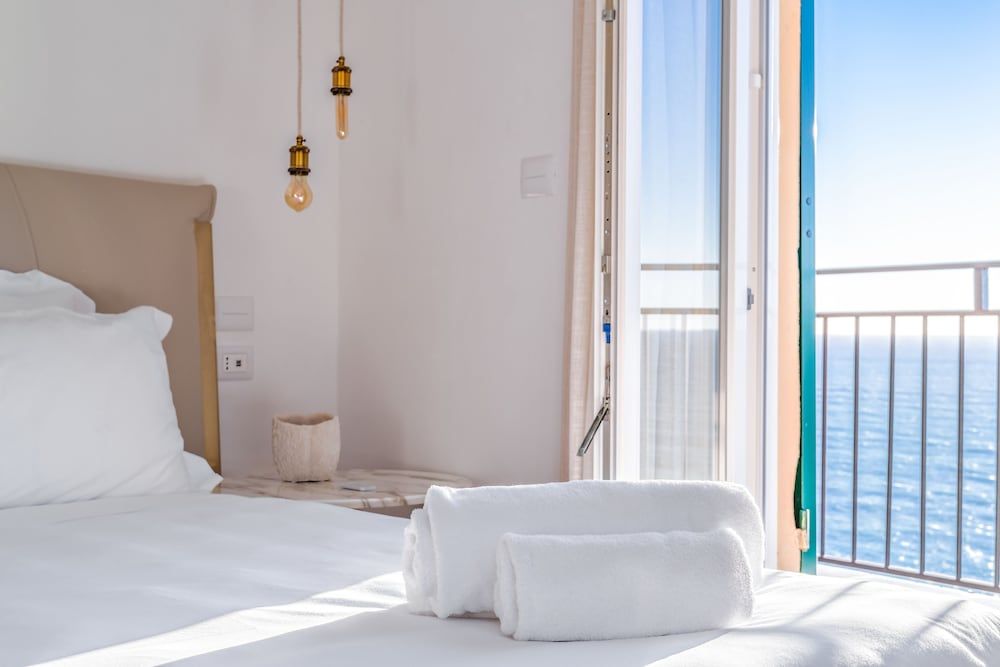 Il Sogno di Manarola by The First Honeymoon Suite, Jetted Tub 5