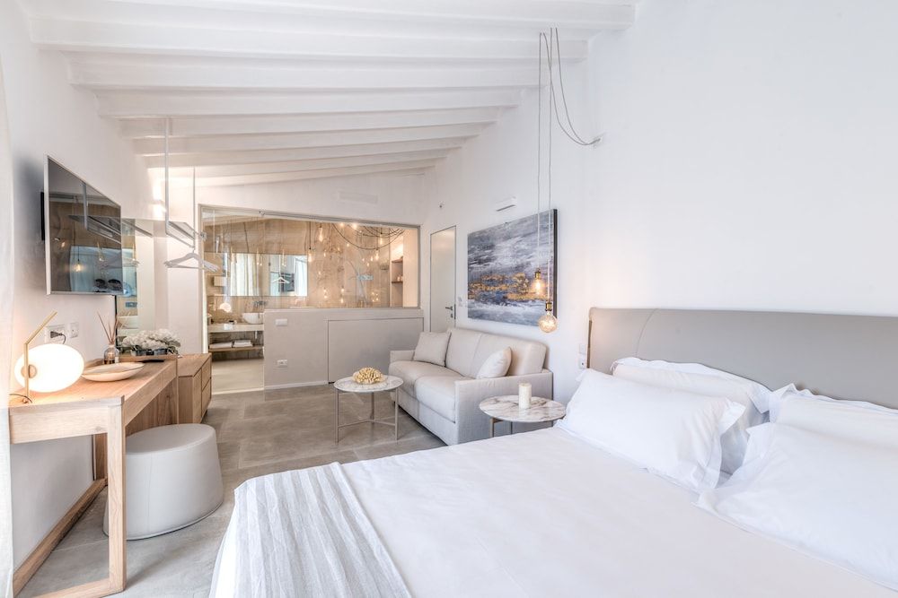 Il Sogno di Manarola by The First Honeymoon Suite, Jetted Tub 3