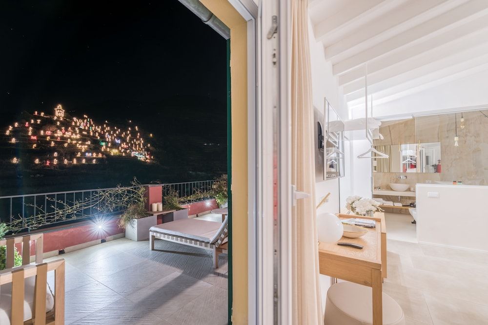 Il Sogno di Manarola by The First Honeymoon Suite, Jetted Tub 12