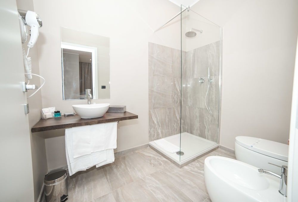 Trevi Portrait Standard Room, 1 Queen Bed 19