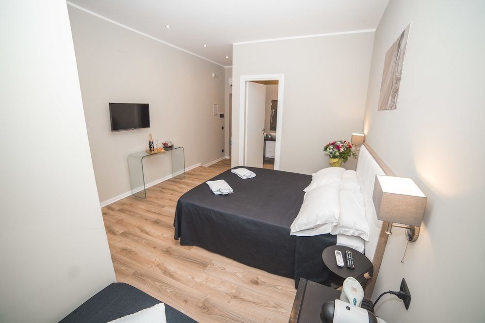 Trevi Portrait Standard Room, 1 Queen Bed 14