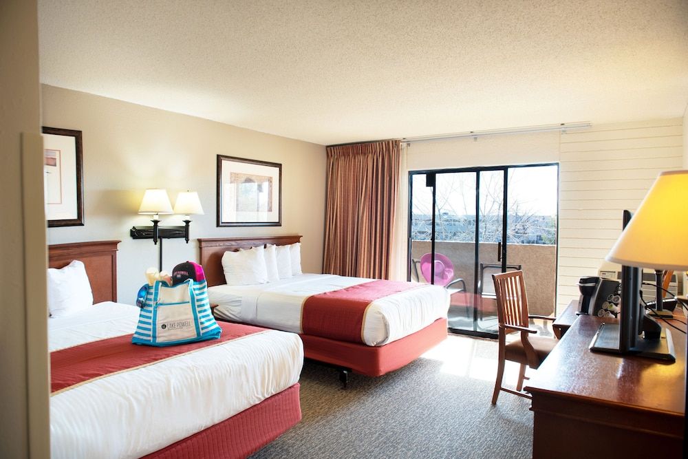 Lake Powell Resort Traditional, Two Queen Beds, Non-Smoking 4