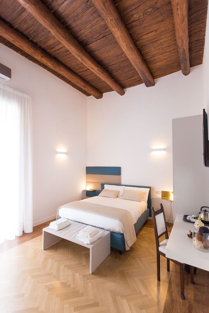 undefined Savoy Riviera 4