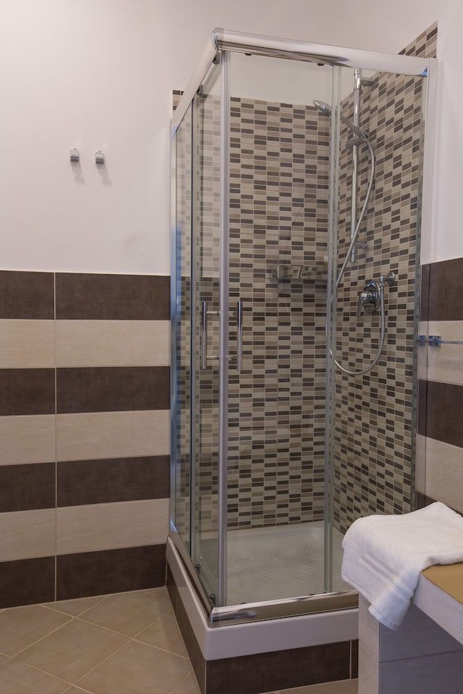 Savoy Riviera Traditional Triple Room, City View 13