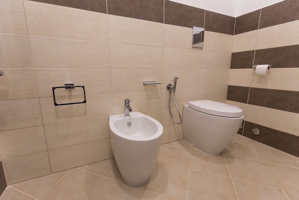 Savoy Riviera Traditional Triple Room, City View 10