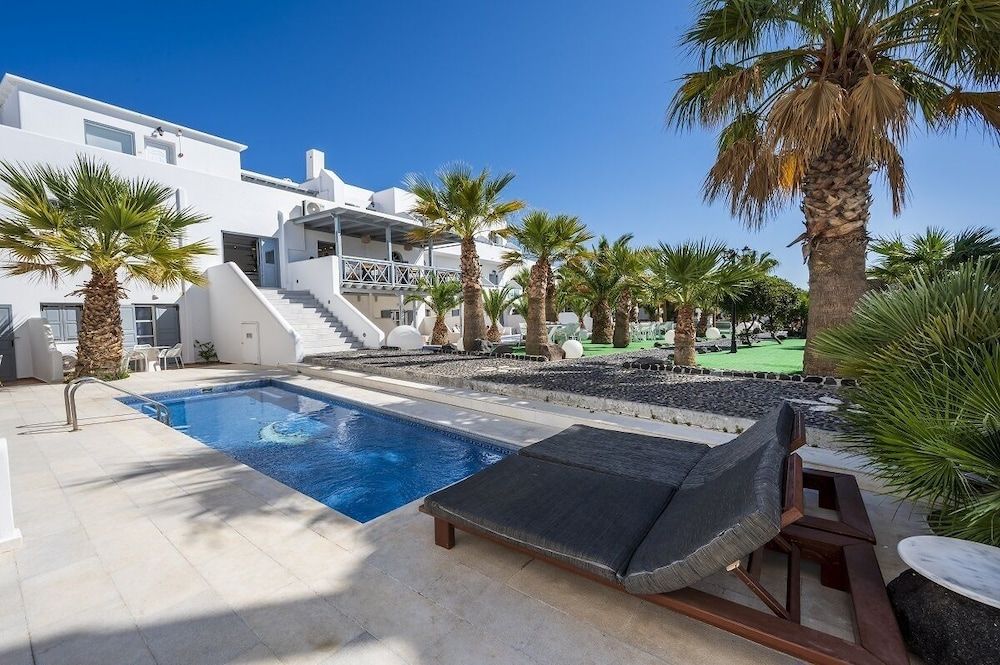 undefined Smy Mediterranean White Santorini 3