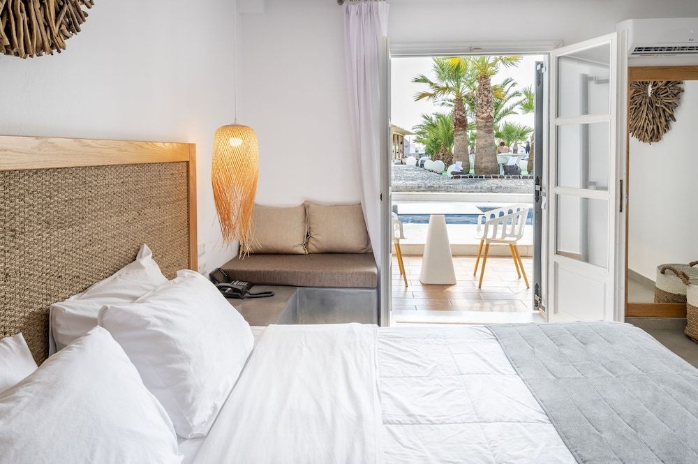Junior Suite with sharing pool