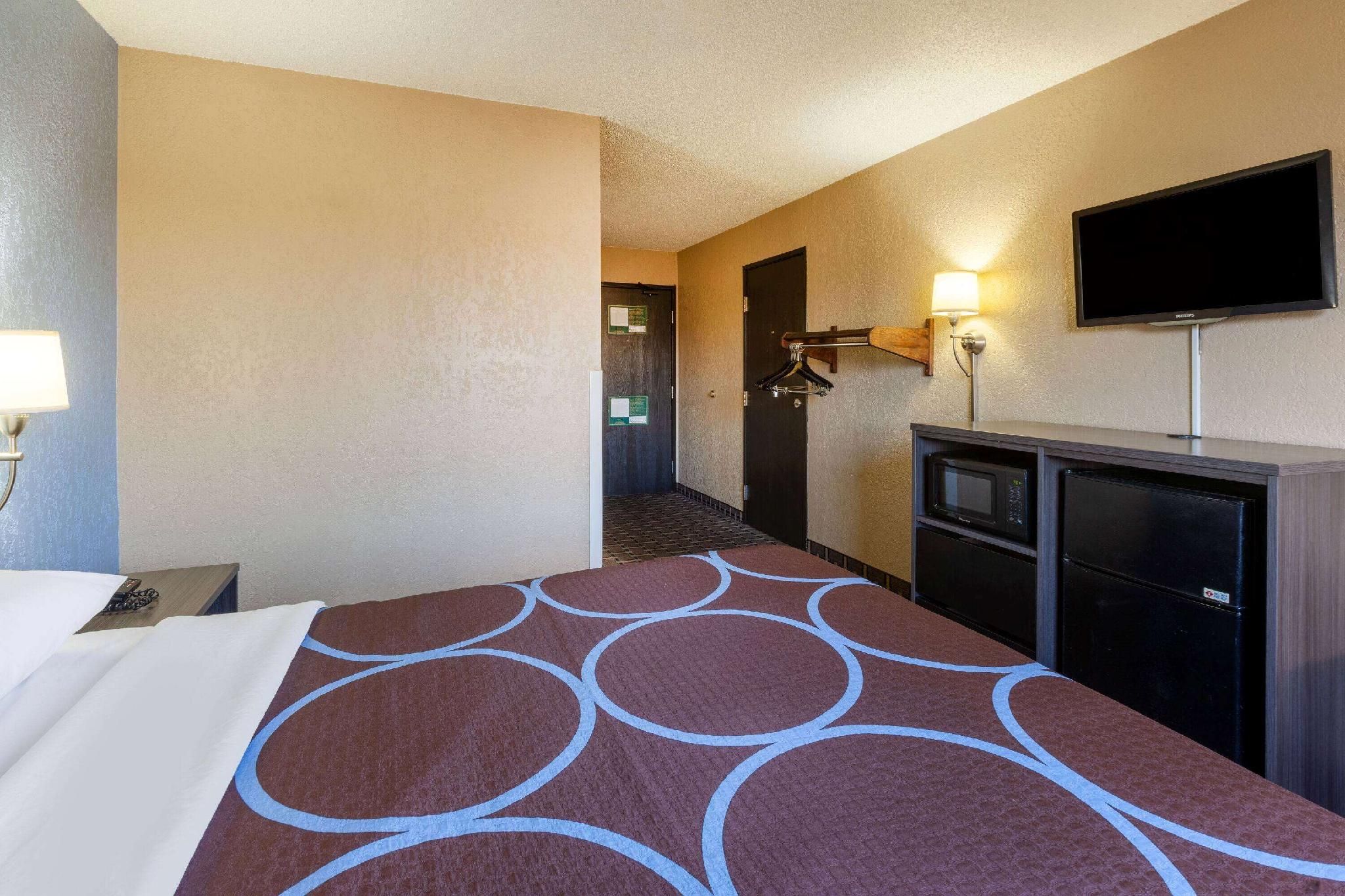 1 Queen Bed Accessible Room Non-Smoking