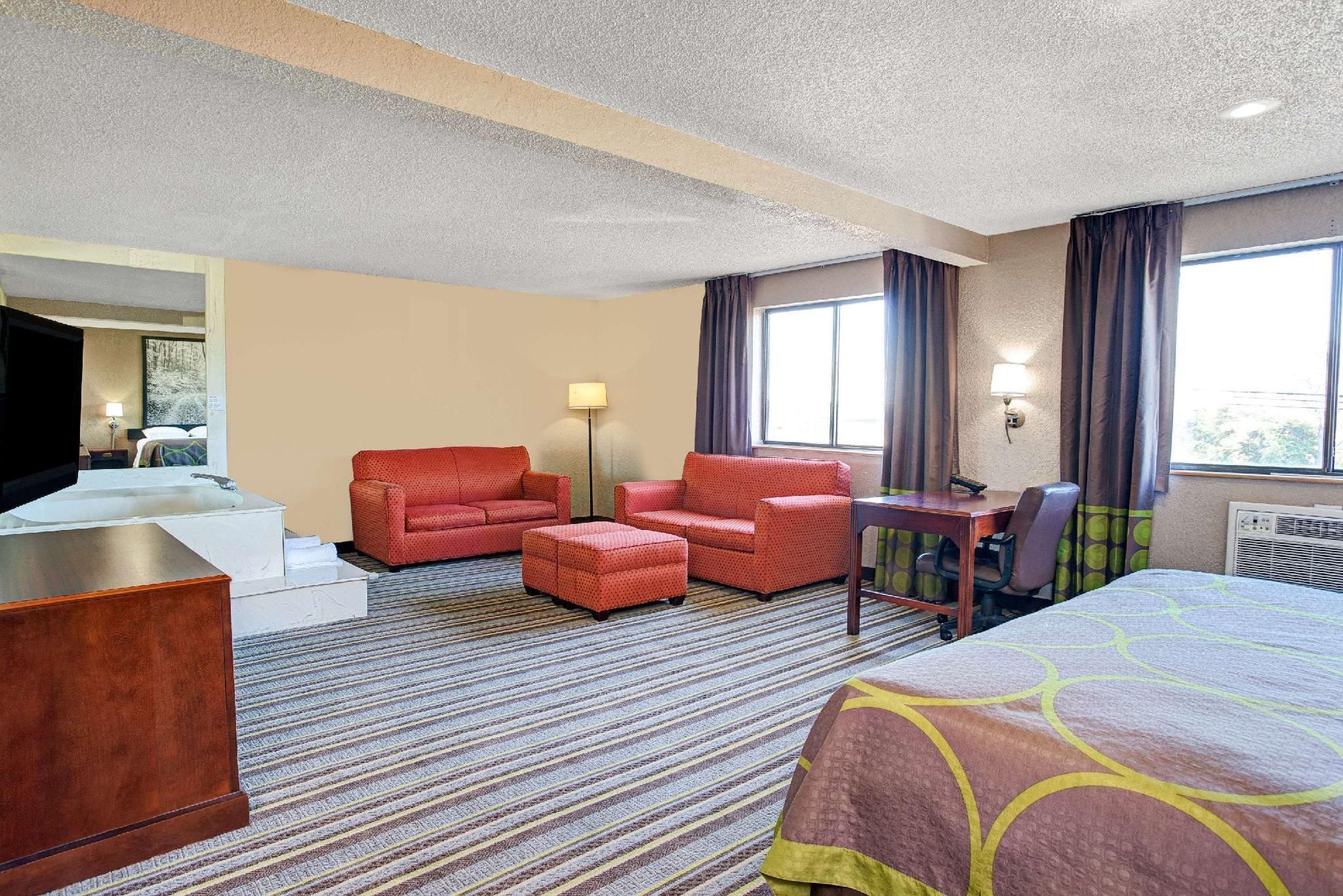 1 Queen Bed Suite Non-Smoking