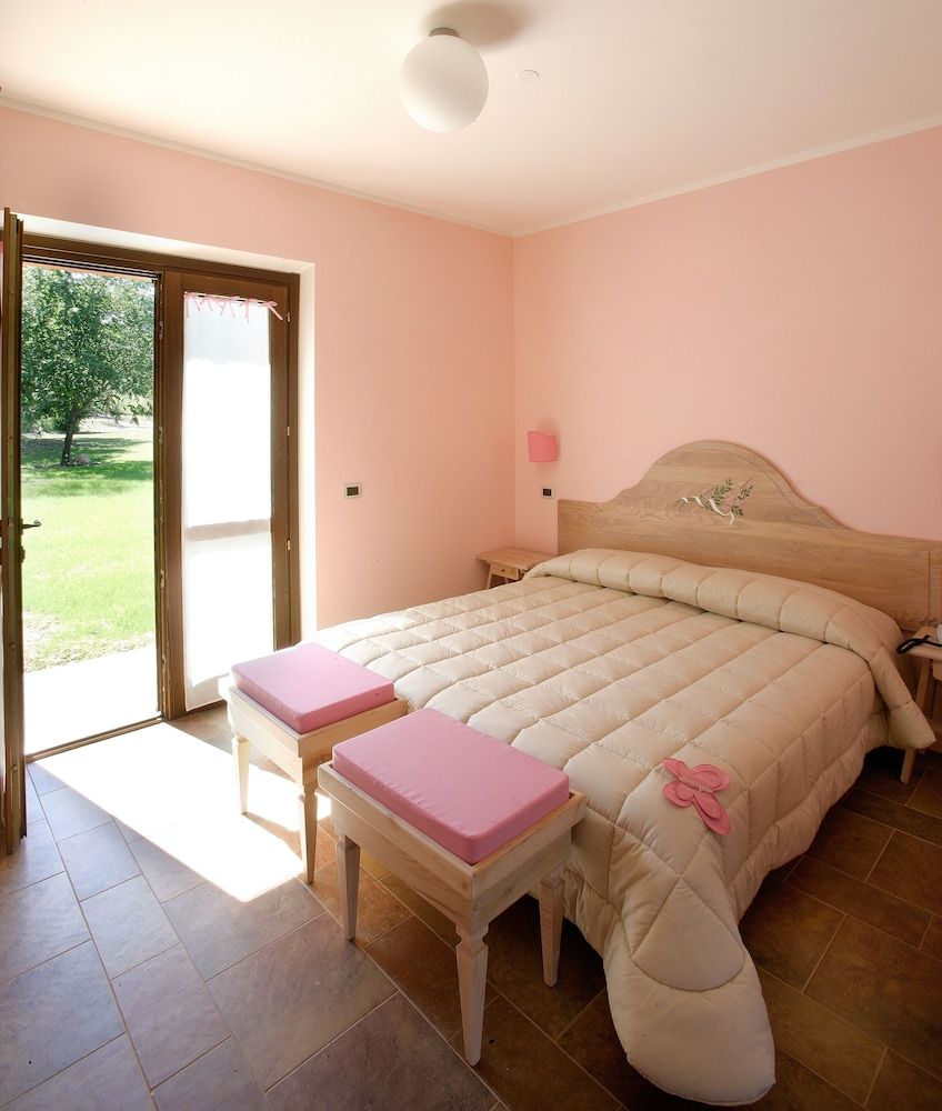 Superior Triple Room, Pool View