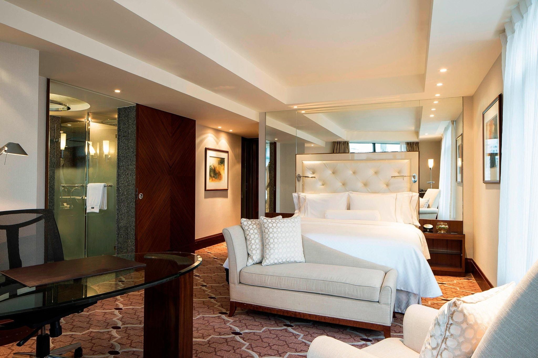 Guest room, 1 King, City view
