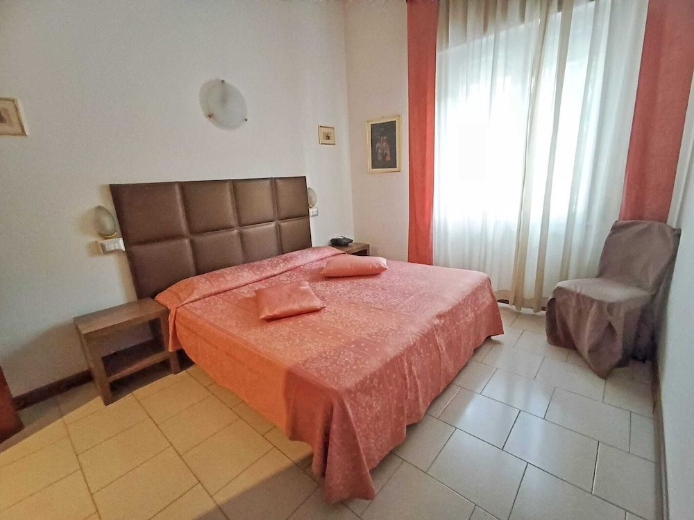 Europa Camera quadrupla 3