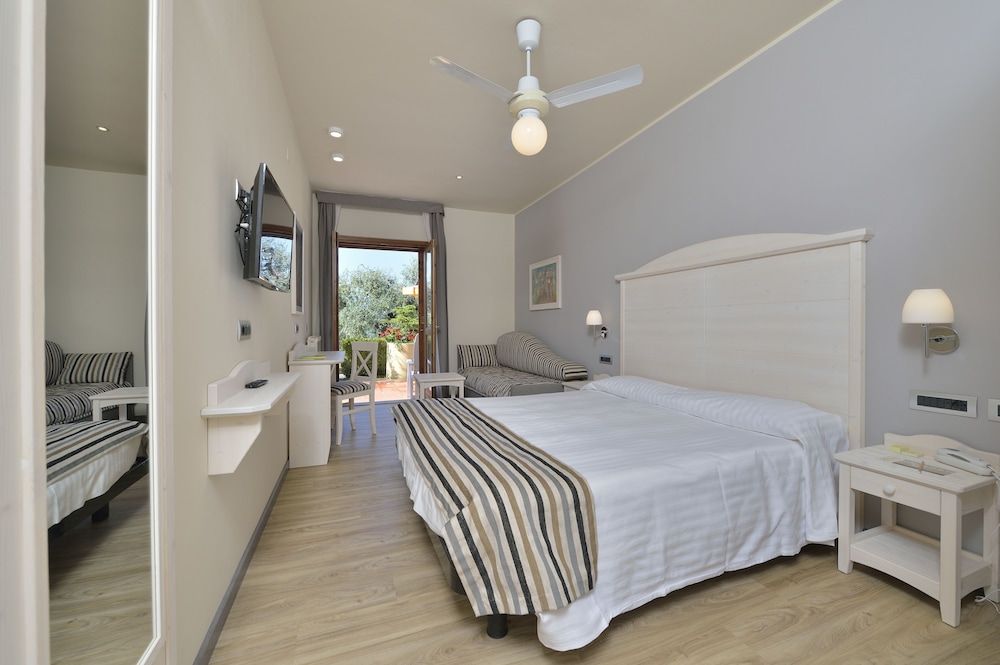 Deluxe Double Room, Garden View