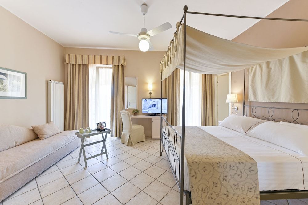 Junior Suite (Deluxe)