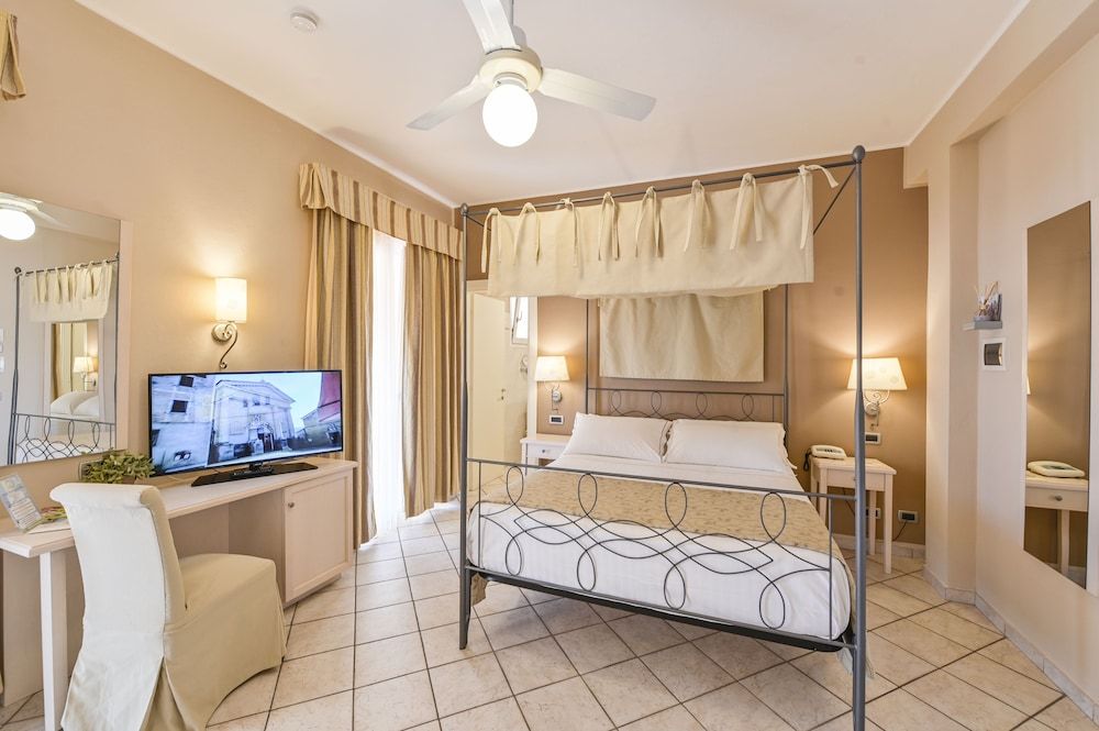 Junior Suite (Deluxe)
