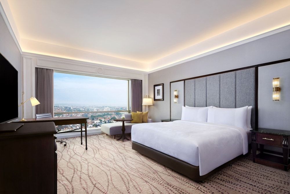 Premium Room with 1 King Bed