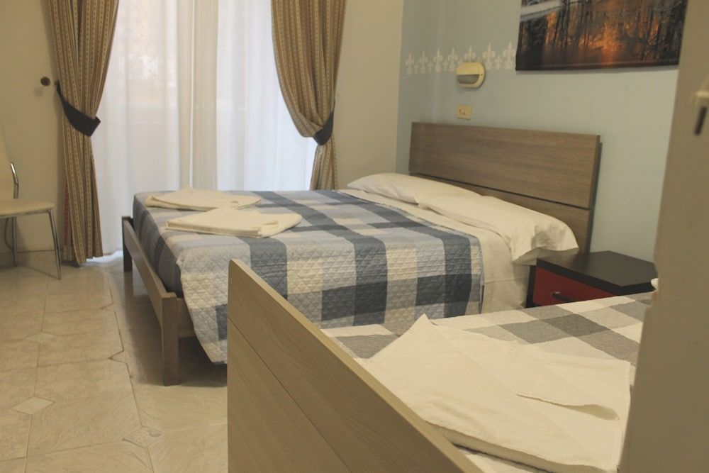 Hotel Orbis Triple Room 5