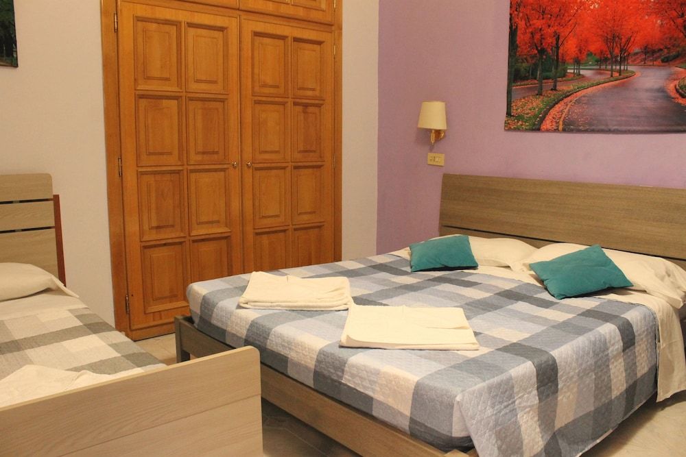 Hotel Orbis Quadruple Room 3