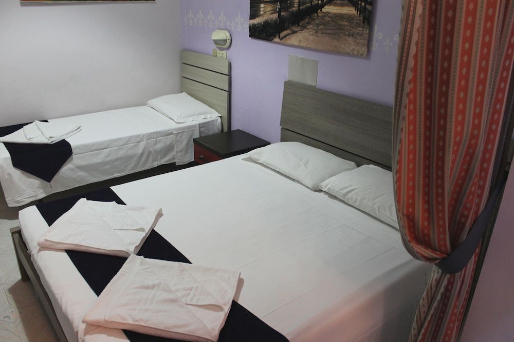 Hotel Orbis Triple Room 6