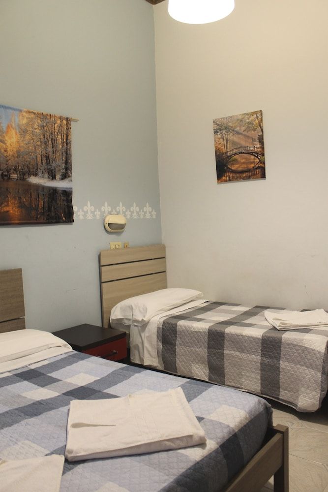 Hotel Orbis Triple Room 4