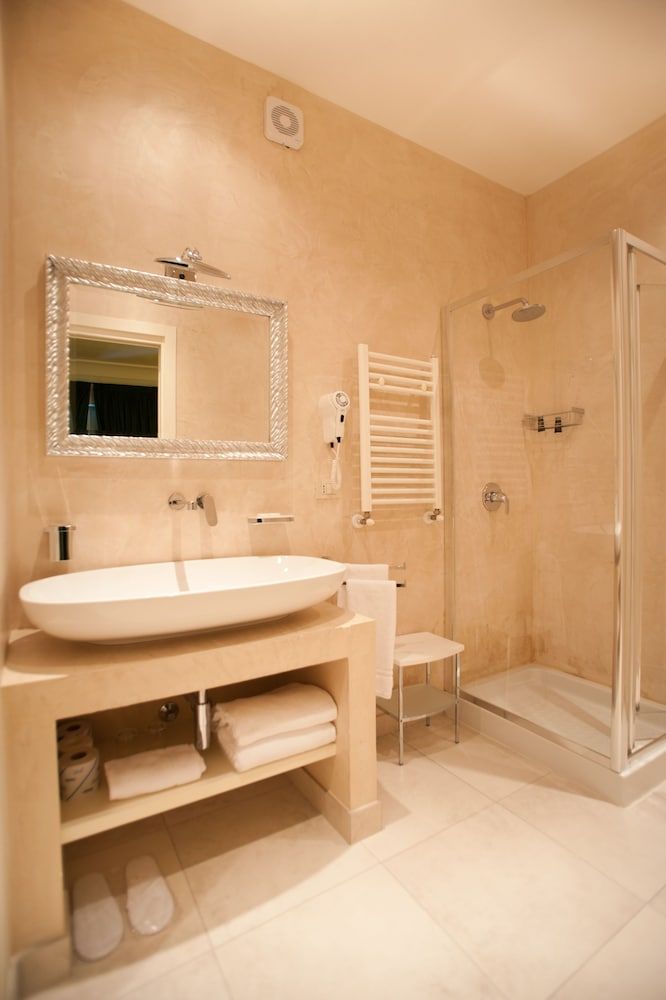 Al Mirador Resort Deluxe Room 4