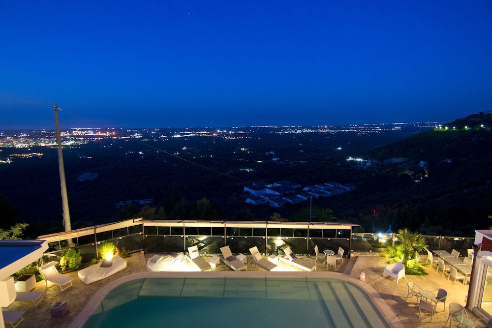 Al Mirador Resort Deluxe Room 3