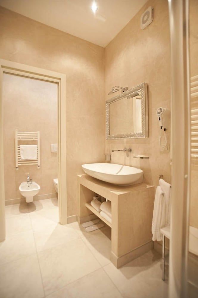 Al Mirador Resort Junior Room 4