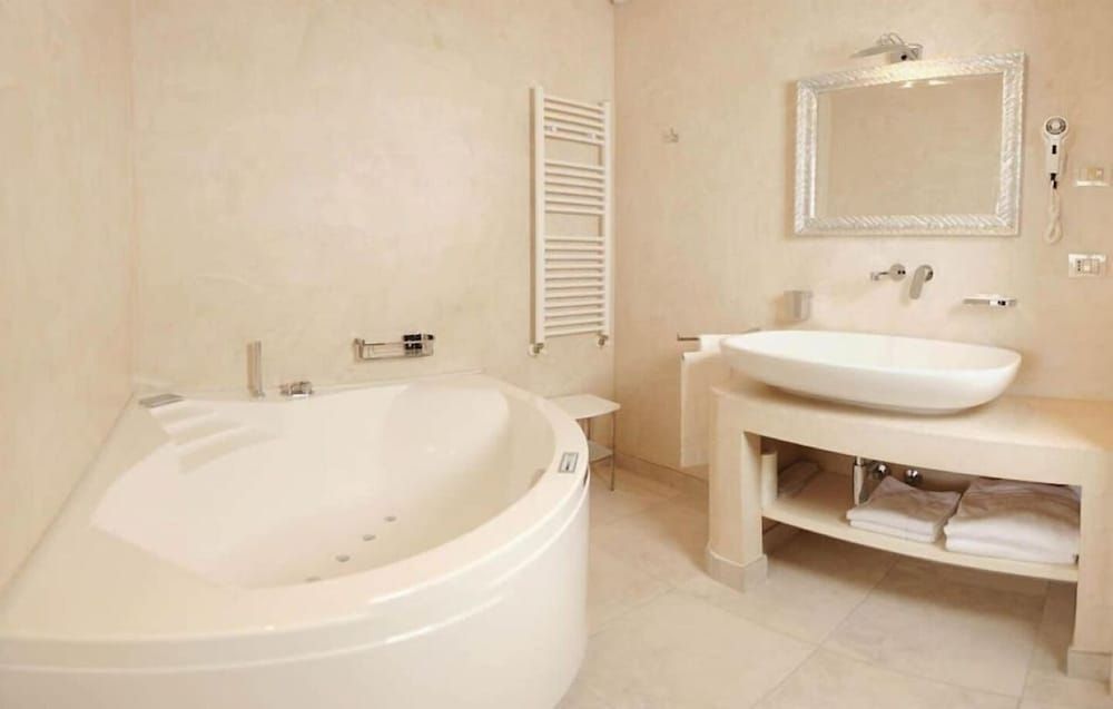 Al Mirador Resort Junior Suite 3