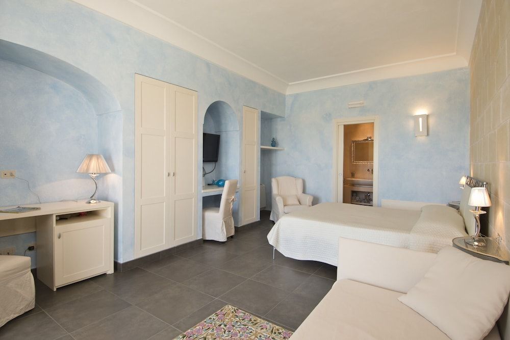 Al Mirador Resort Junior Suite 2