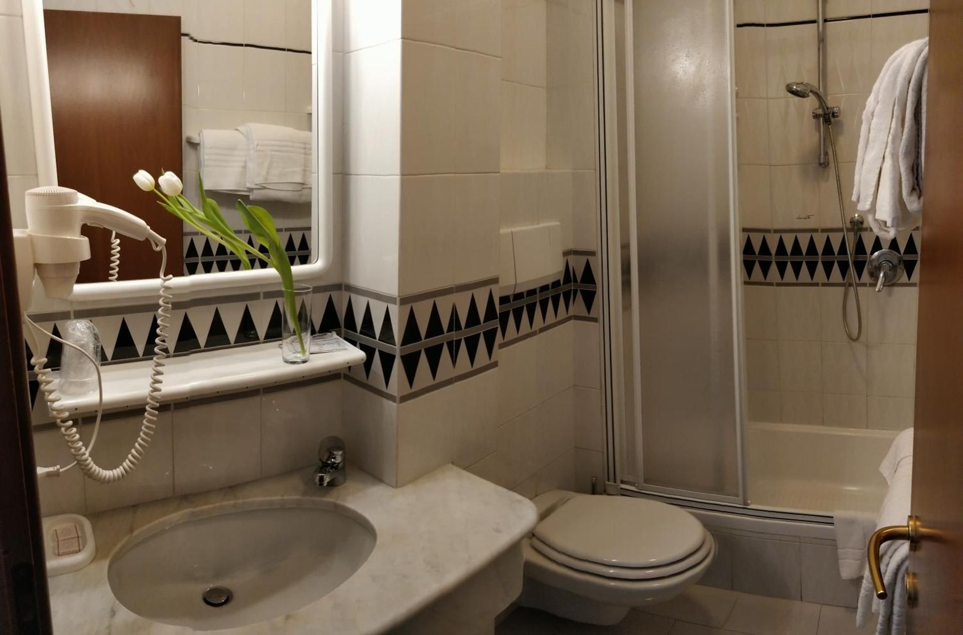 Double Room with Balcony and Lake View