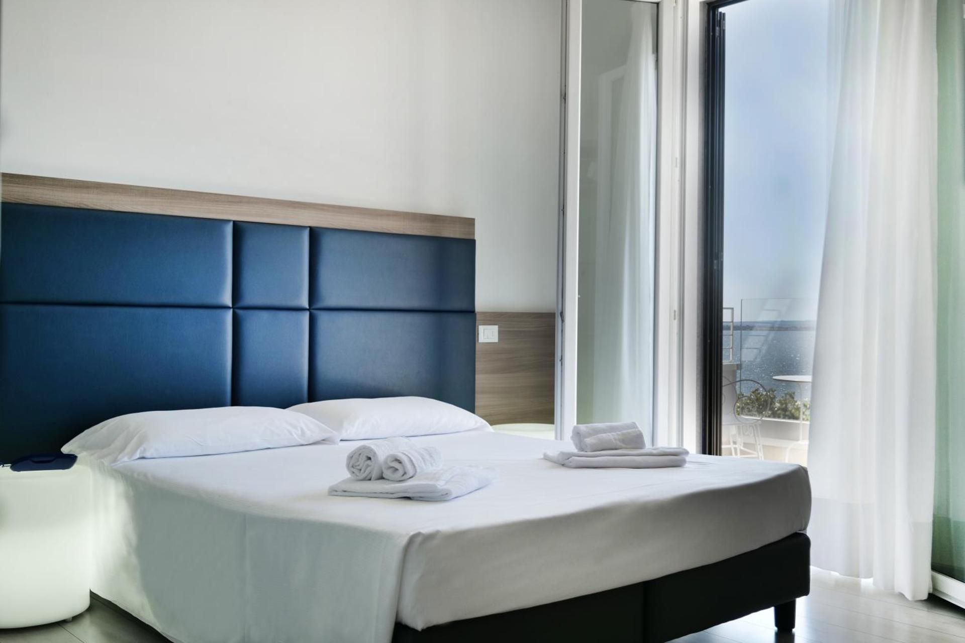 Double Room with Balcony and Lake View