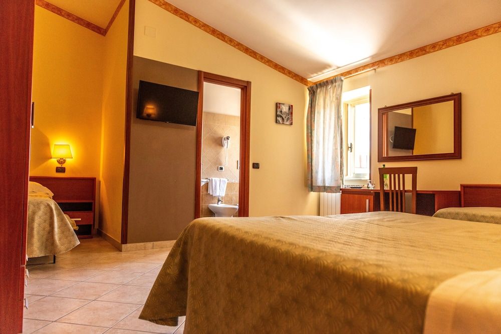 Hotel dei Pini Quadruple Room 2