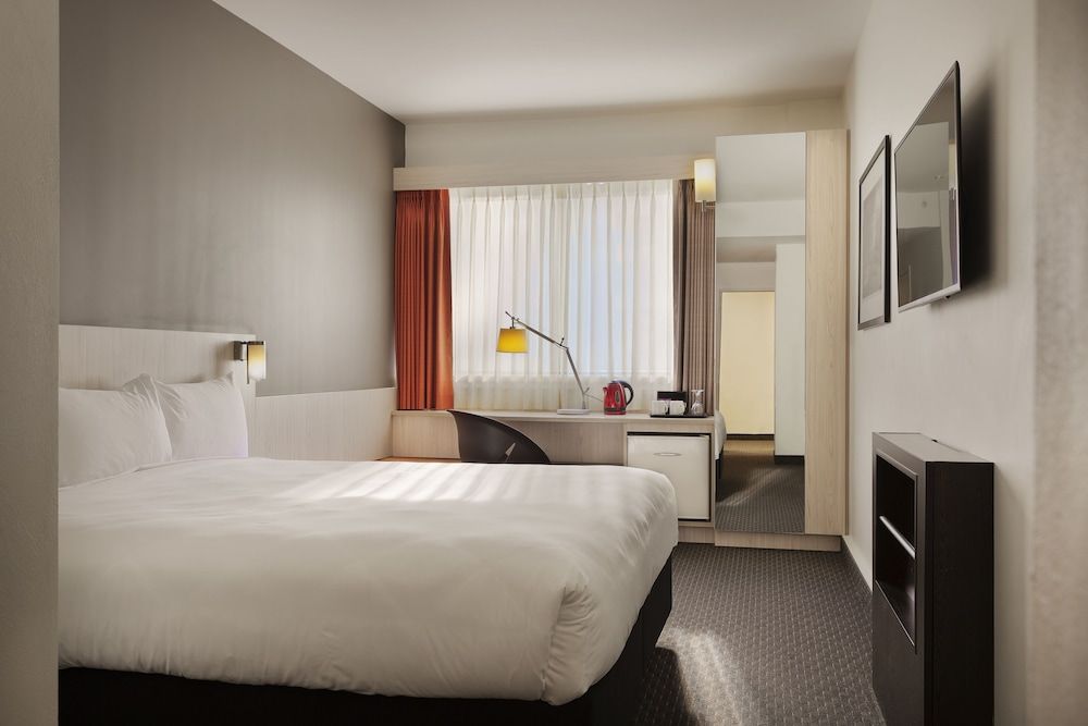 Standard Room, 1 Queen Bed (Accessible)