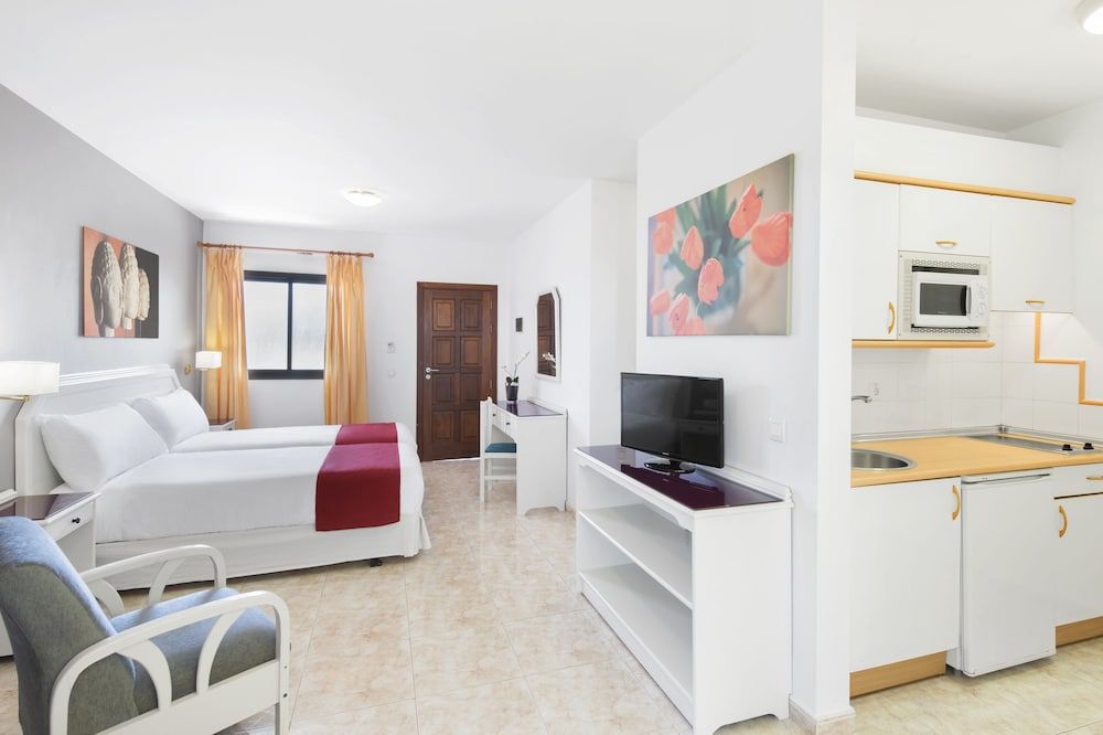 Standard Studio (2 adults)