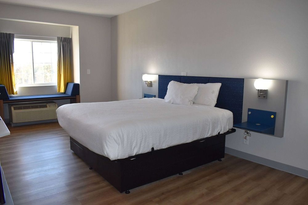 Room, 1 King Bed, Non Smoking